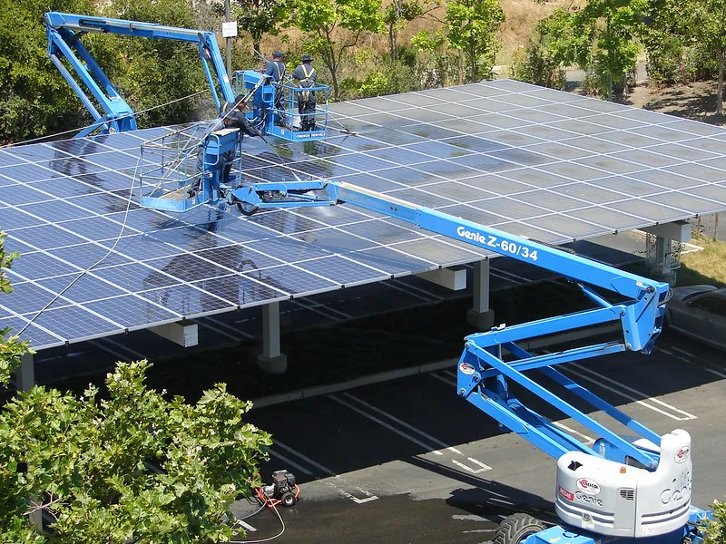 automatic-clean-solar-panels